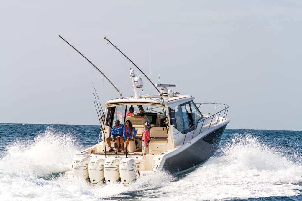 Boston Whaler 405 Conquest: 2021 Boat Buyers Guide