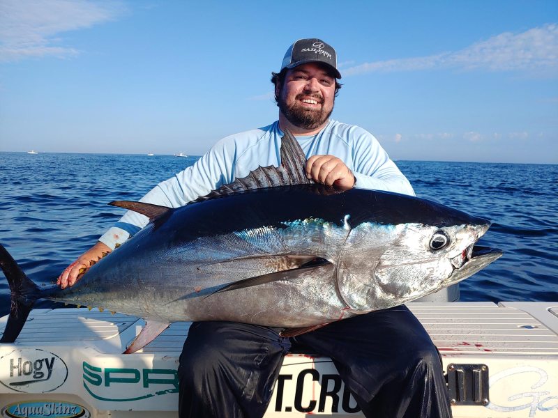 SWS1123-TAA-Ocean-City-SWS60inchBluefinjig-credit-Jim-Freda Angler with large bluefin tuna fishing in Ocean City