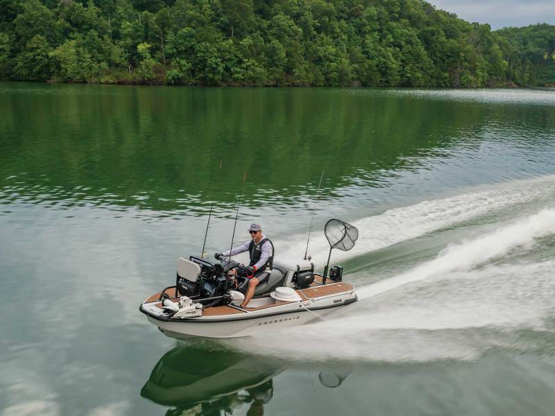 FBBG26-Yamaha-crosswave-1 Yamaha CrossWave on the lake