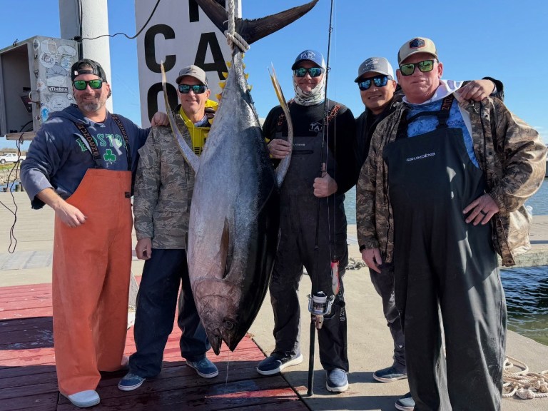 Tuna_crew Louisiana record yellowfin tuna