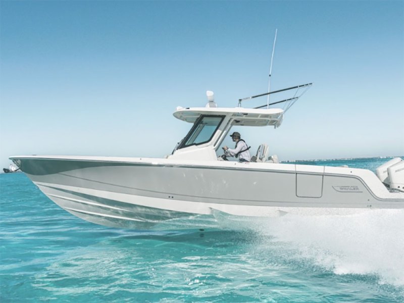 BTG226-MIBS-Ledewhalers Boston Whaler with stepped hull