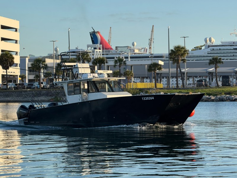 RazorHead catamaran